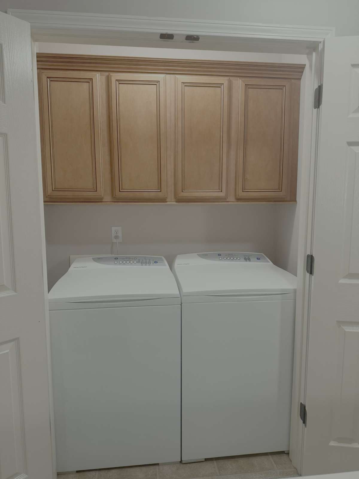 Fisher Pykel Wash and Dryer Stay with this lovely Home!
