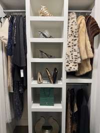 Bedroom 5 - Closet 1 closeup.