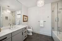 6th Bedroom - Huge Full bath.