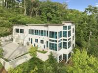 Such lush green surroundings.