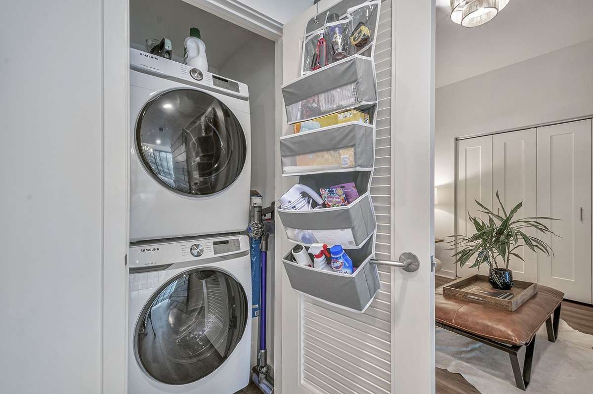 Full size washer and dryer convey with the unit.