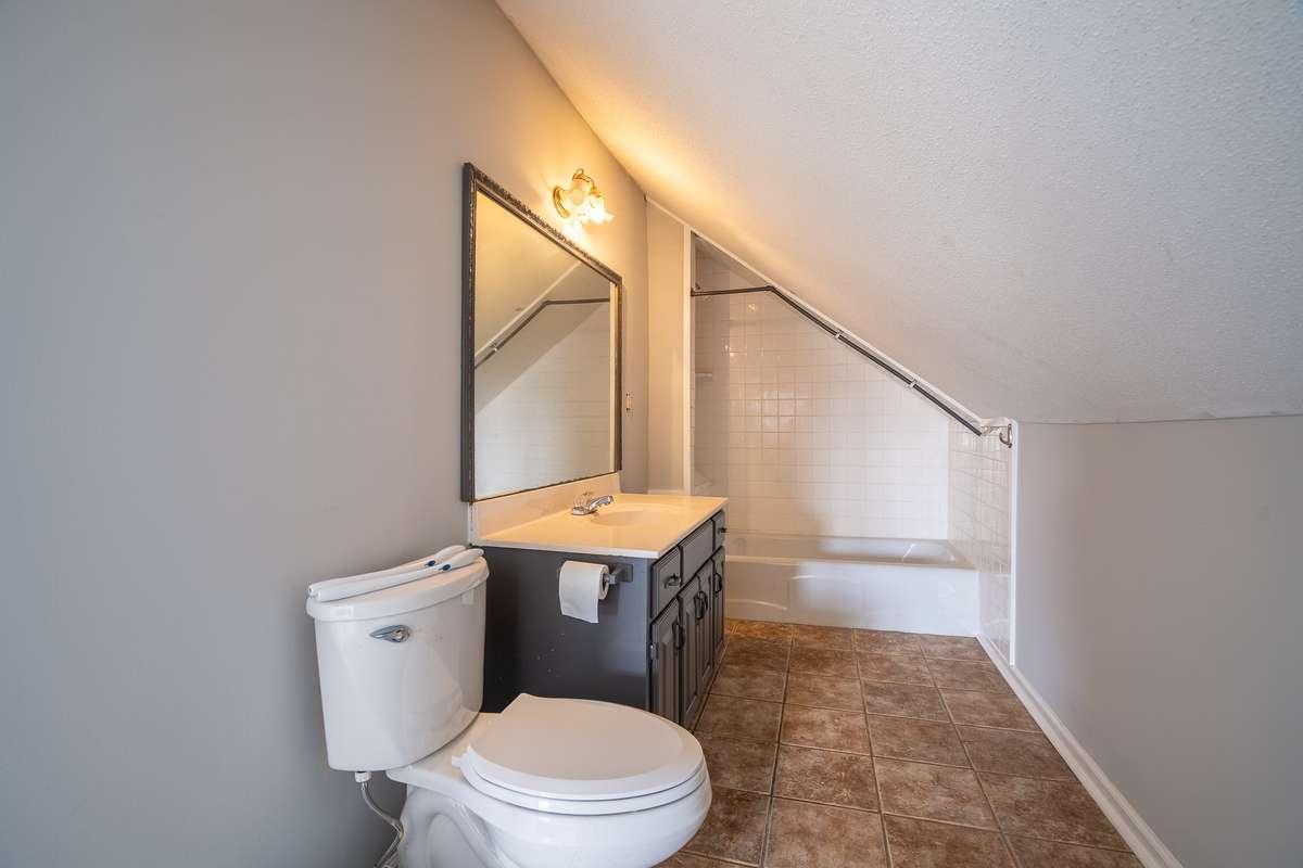2nd Floor Full Bath