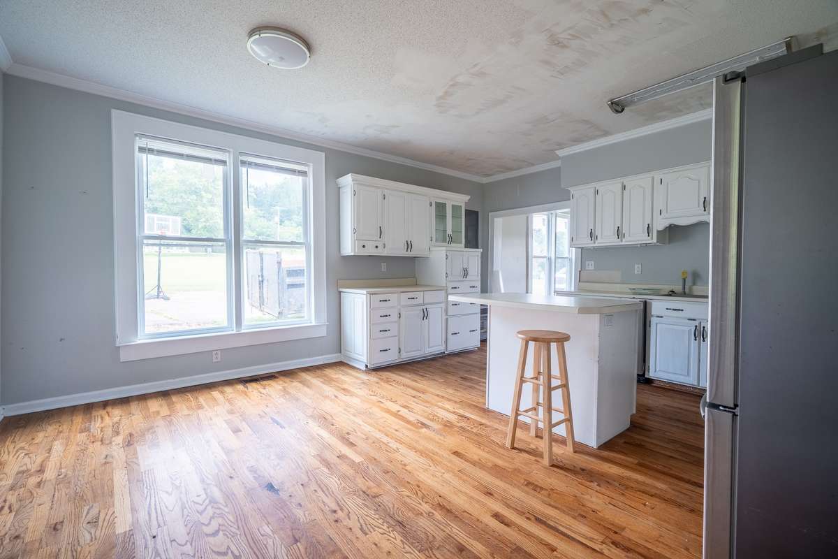 Kitchen and Breakfast Room Combo