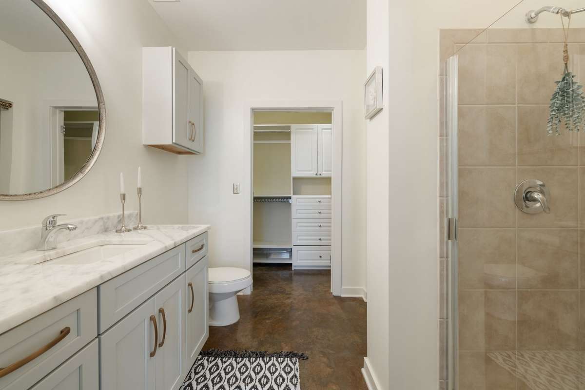 Spacious primary bath with walk-in closet and massive linen closet.