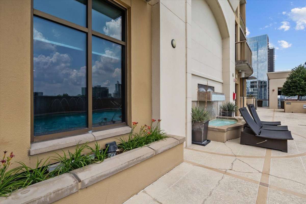 Hot tub area along with ample seating!