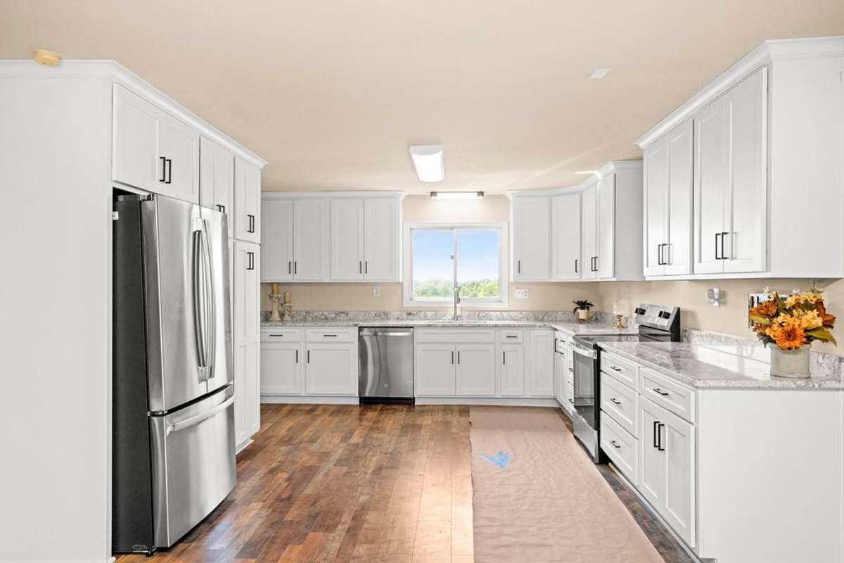 Beautifully updated kitchen