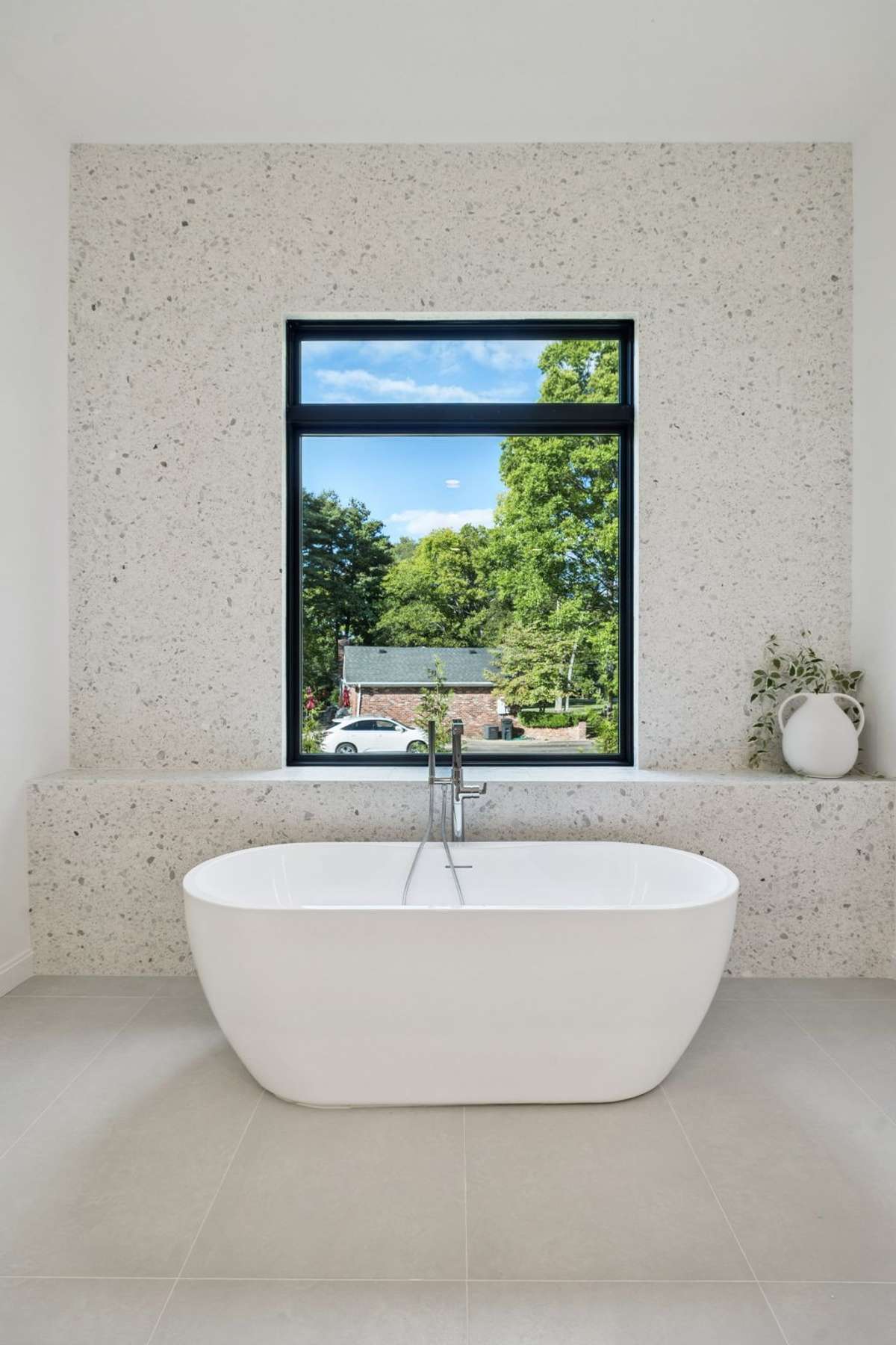 Primary soaking tub