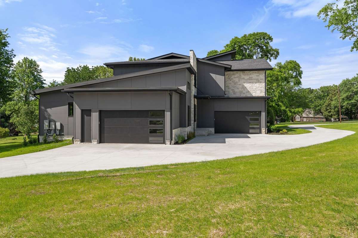 Four garage spaces for lots of flexibility.