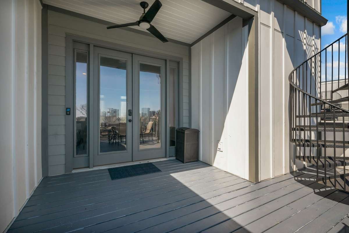 Fun zone for grilling and rooftop drinks or transform it into a sophisticated setting for an al fresco dining experience or head up the spiral staircase for your 360 view of downtown and Germantown.