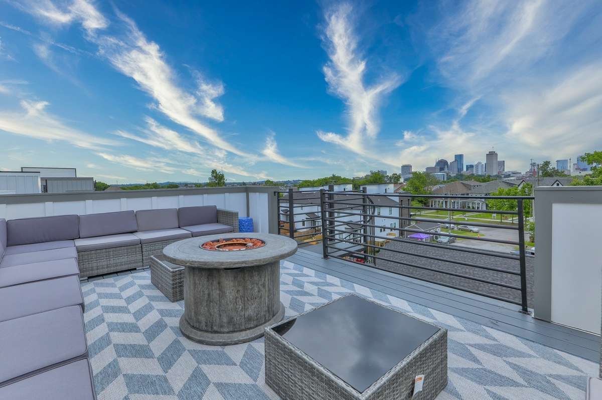 Take in downtown views from this sky deck just minutes to all the hotspots.