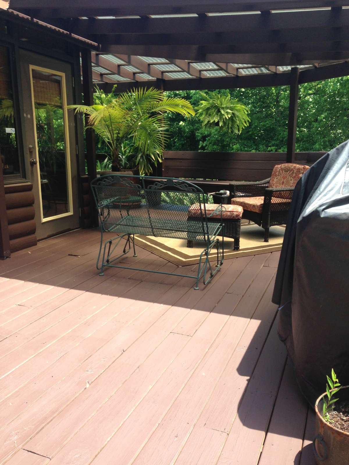 Prior photo of the back deck — plenty of space for entertaining friends and family with your gas grill!