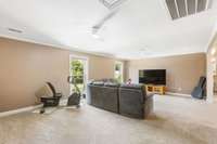 G I A N T Family Room...