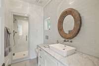 Guest apartment bathroom