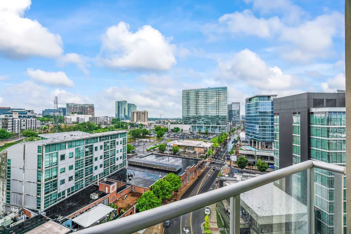The corner balcony of Unit 1101 offers grand views. The Icon's large footprint protects its condo owners' views where nothing is being built around it presently or in the near future despite downtown Nashville's continued construction.