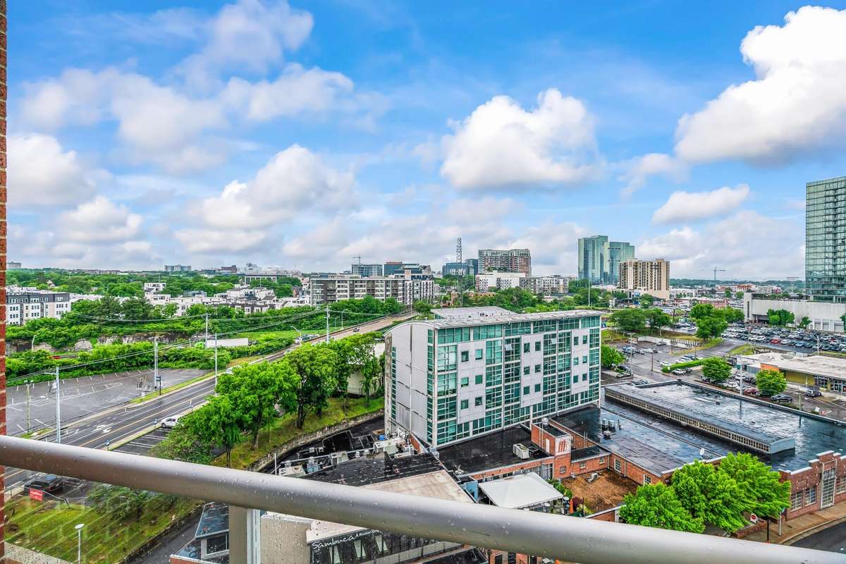 Another view from Unit 1101's balcony. The Icon is strategically located in The Gulch. Easy interstate access and to downtown hot spots. And surrounded by a walkable neighborhood with top-rated restaurants, retail & clothing shops and grocery stores.