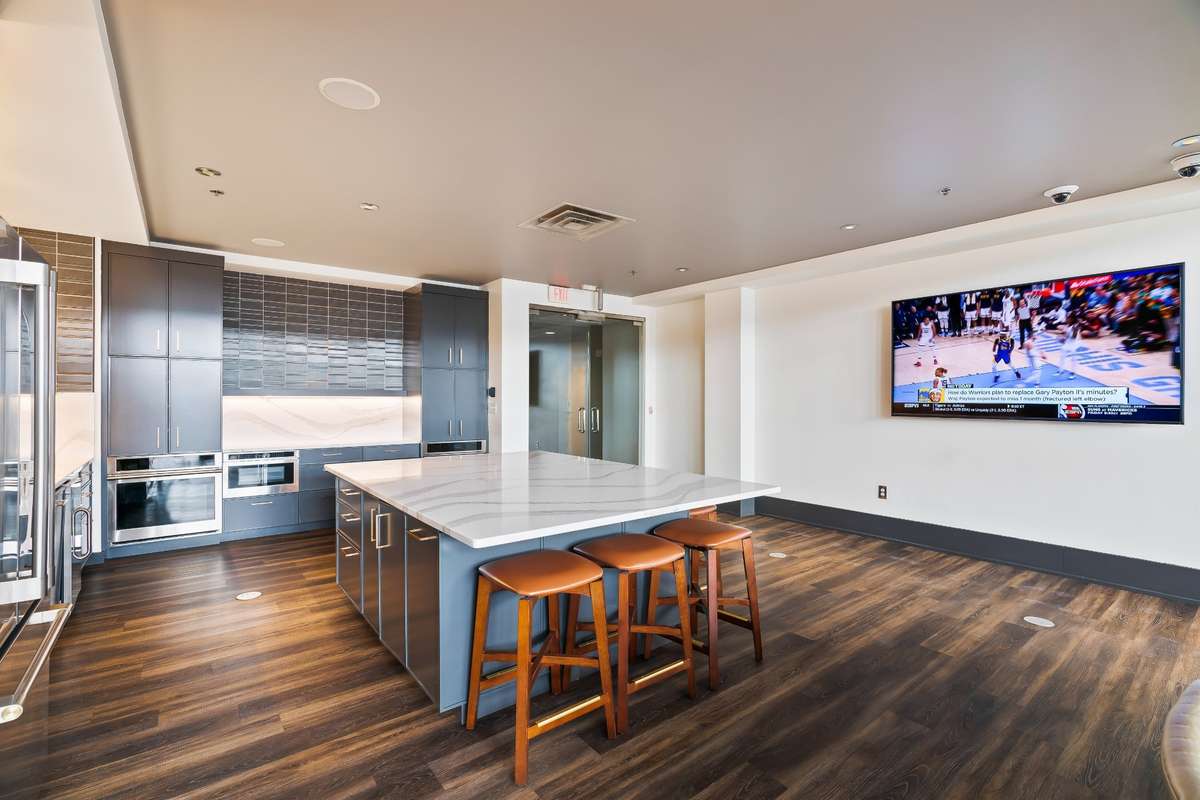 the Ultra Lounge offers a kitchenette area for small meal gatherings.