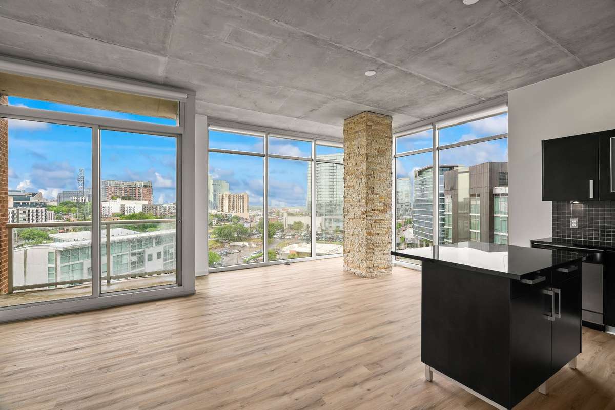 Expansive floor-to-ceiling windows in the Icon's Unit 1101 offer breathtaking views of downtown Nashville as well as spectacular views of sunrises and sunsets.