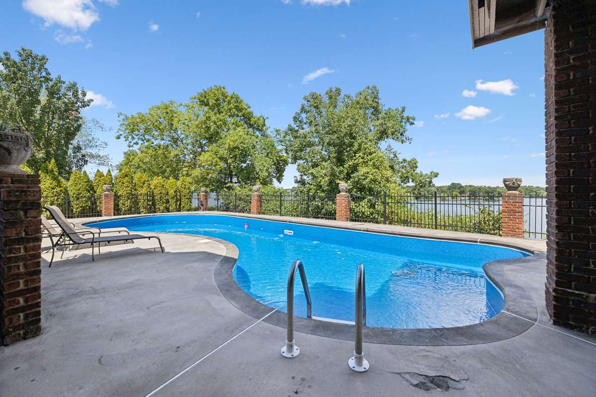 45ft pool, new llner 2025, new fencing in 2021 and new pool cover in 2023 ( comes with a warranty. Concrete surround pool and a covered patio.