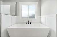 Example photos, colors and materials may vary.