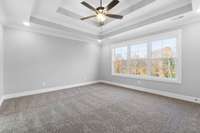 Example photos, colors and materials may vary.