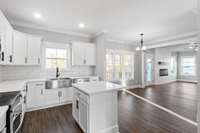 Example photos, colors and materials may vary.