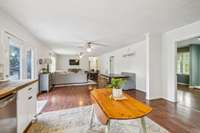 Open kitchen/ den