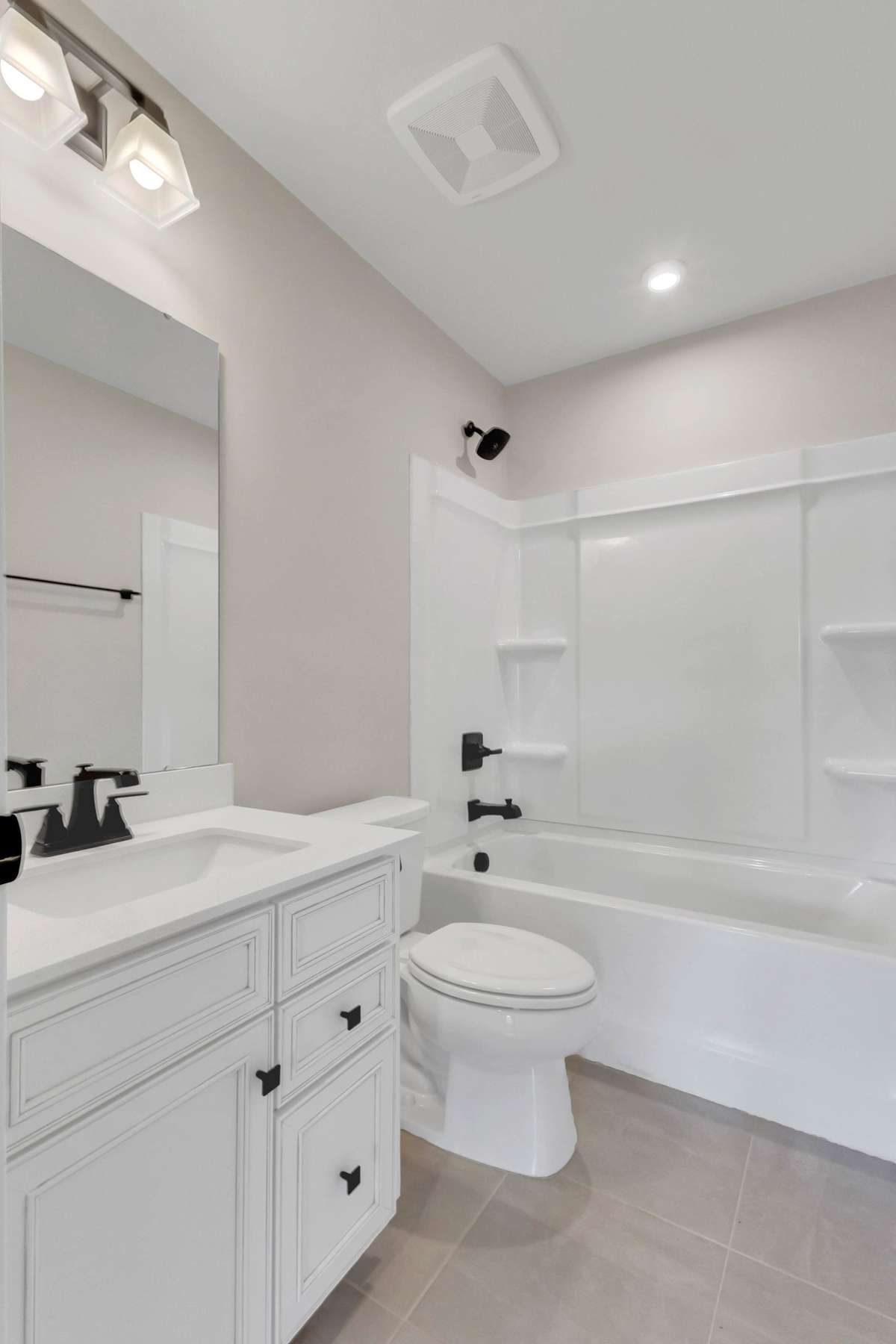 another view of upstairs hall bath