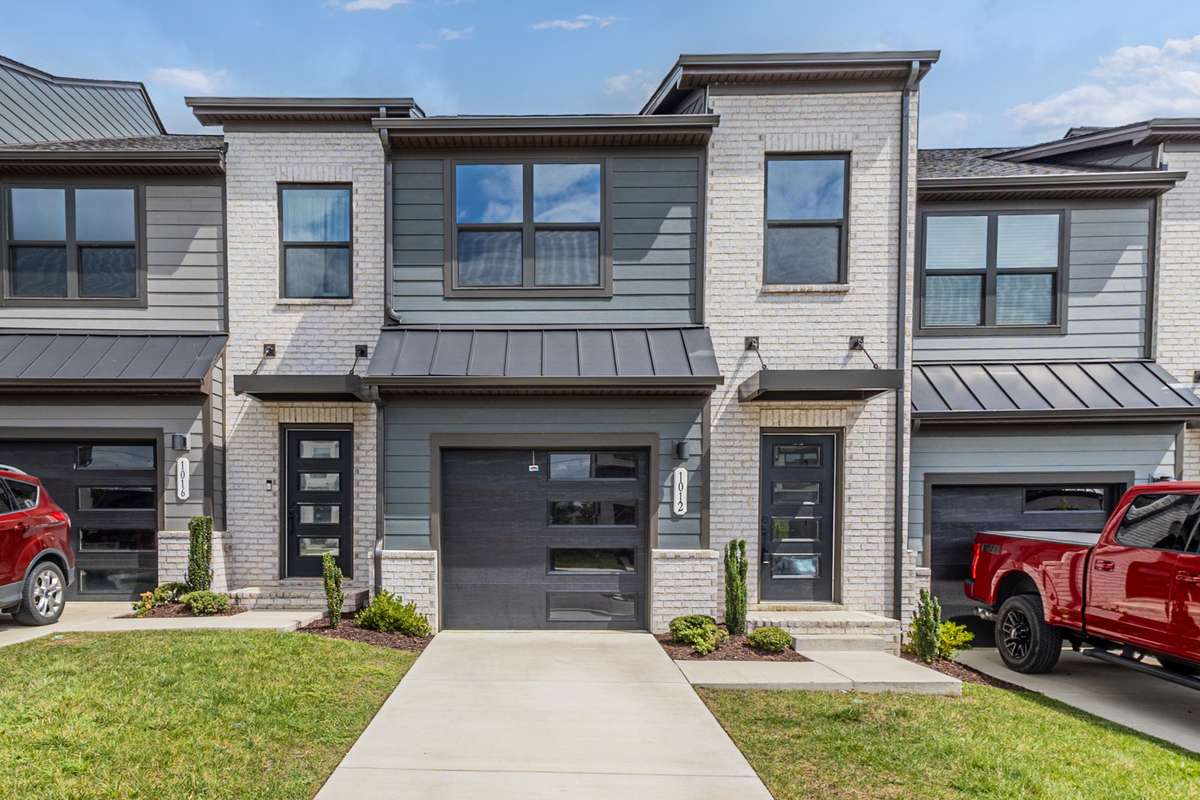 Looking for a great like new townhouse with small town vibes, resort-like amenities, and a short drive to downtown Nashville? What if you could get it for no money down?