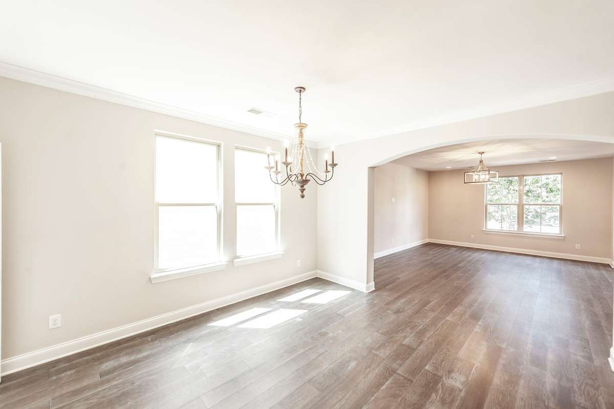 Spacious Dining room