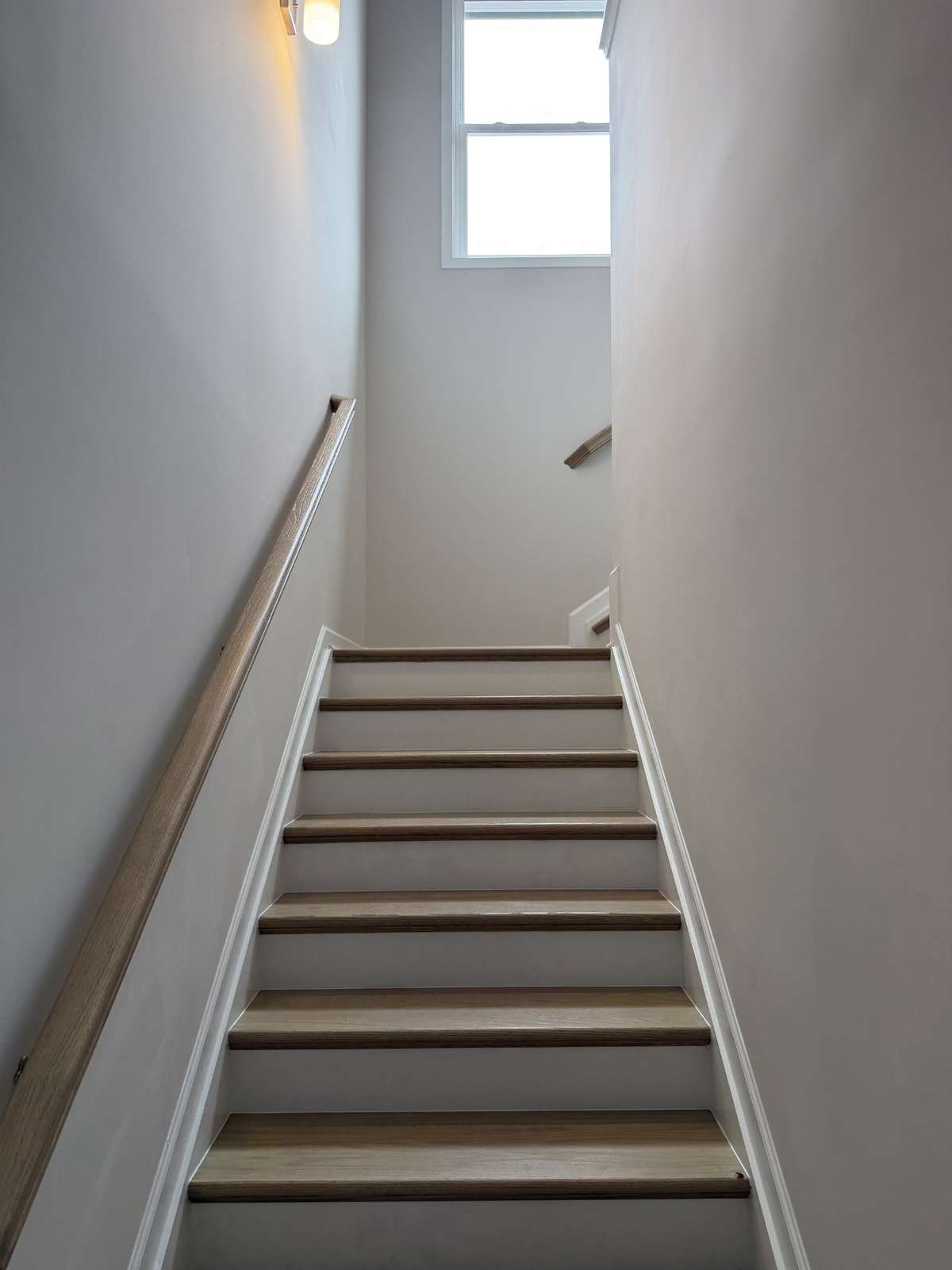 Oak tread staircase to second level