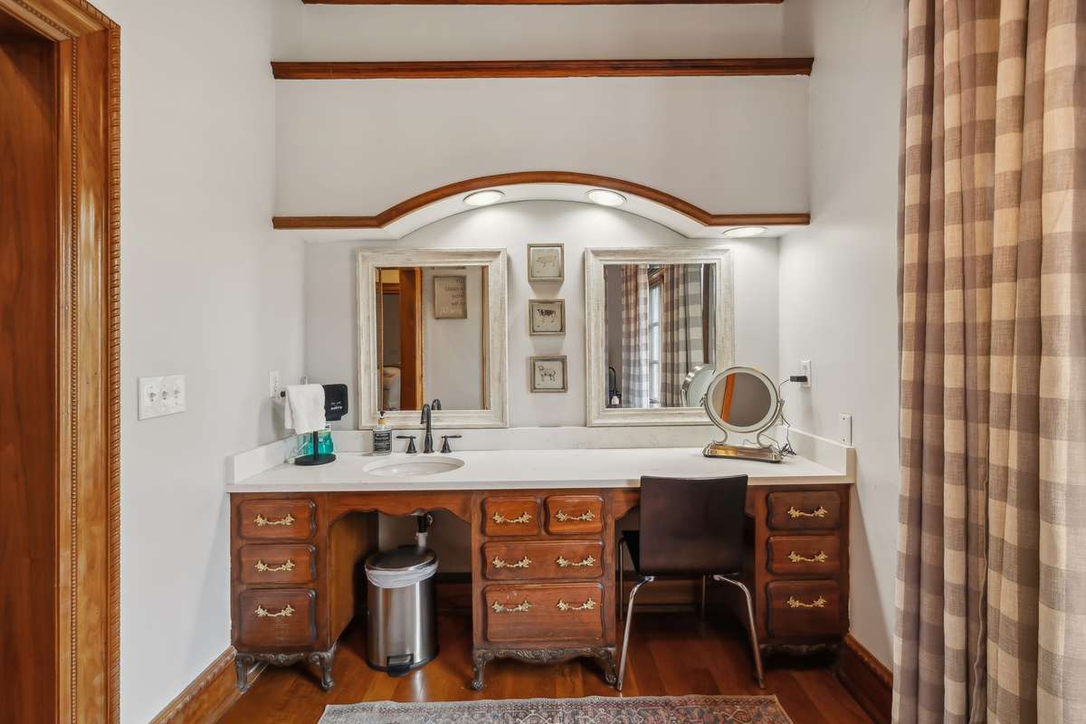 Vanity is Primary Suite (One of them)