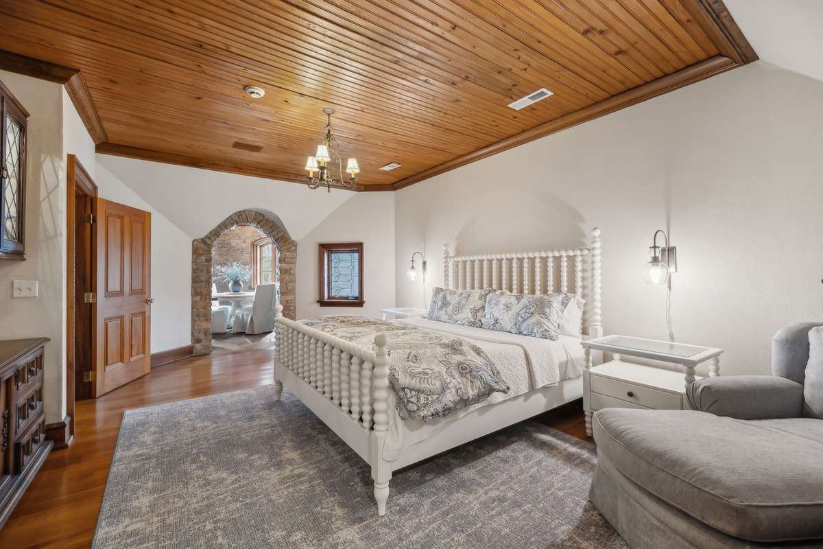 2nd Primary Suite Upstairs
