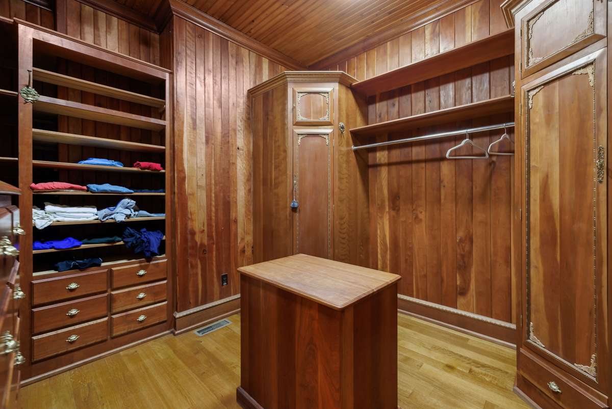 Primary Suite Closet