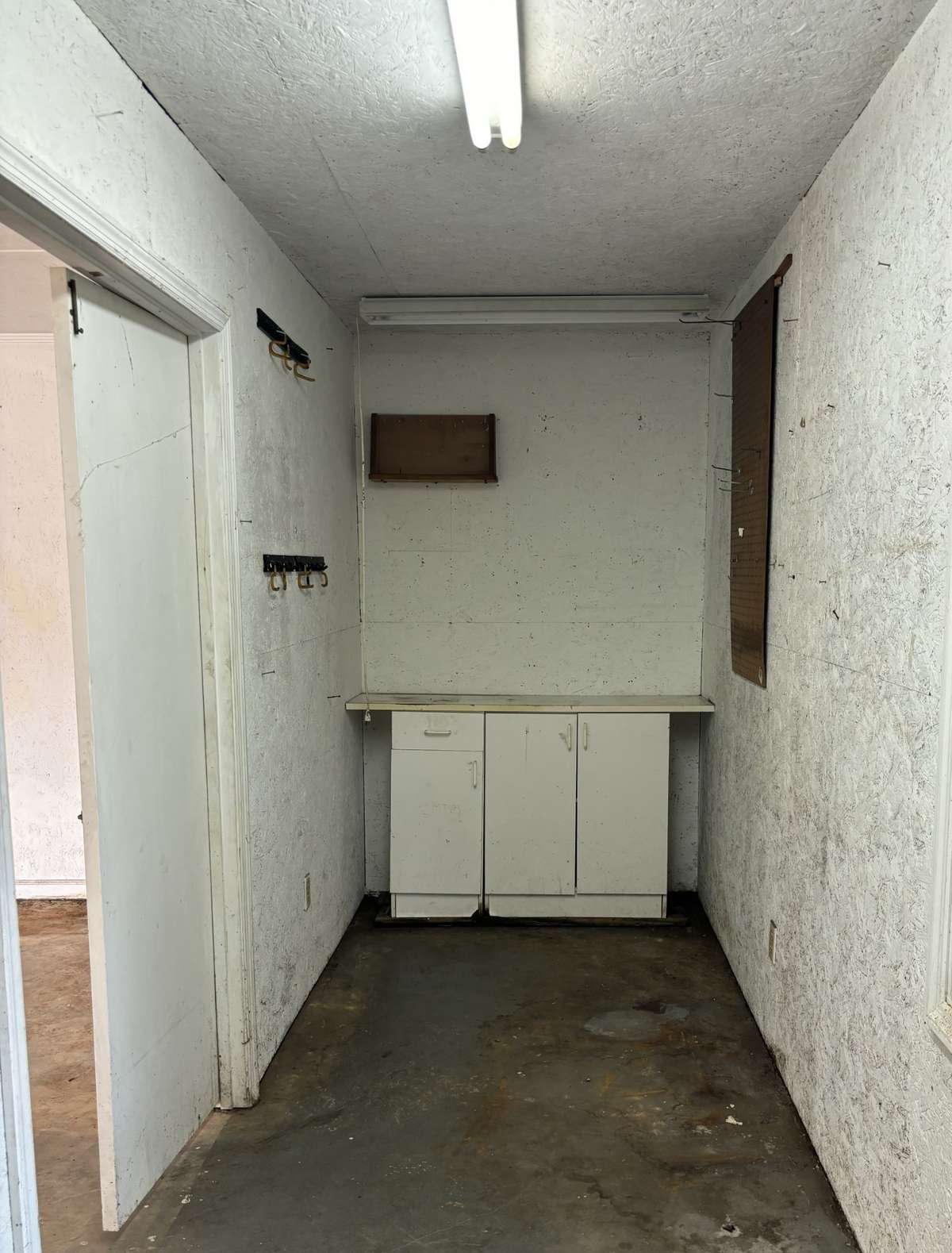 This workshop is behind the garage.