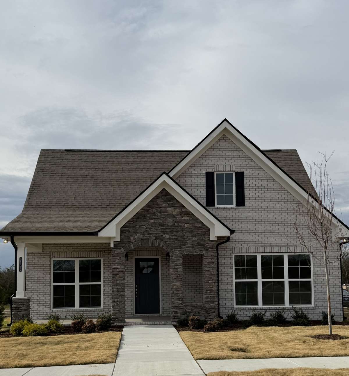 Oakwood Elevation B - previously built home, not the actual home, selections and finishes may vary, you are able to make your interior design selections and the home will be complete in approx. 90 days