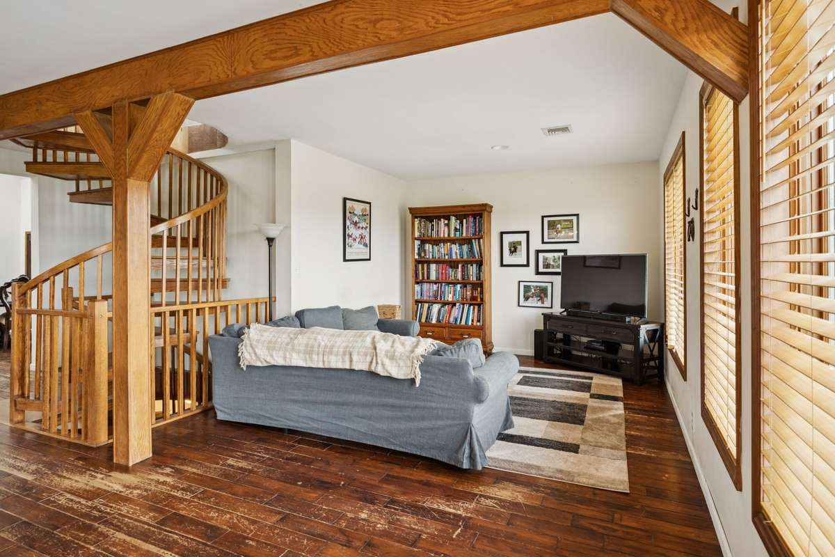 Den off of kitchen eating area