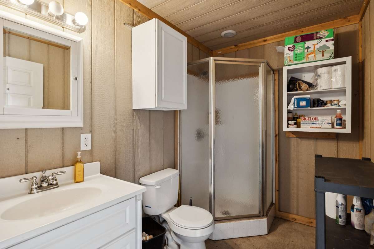 Bathroom in Morton barn