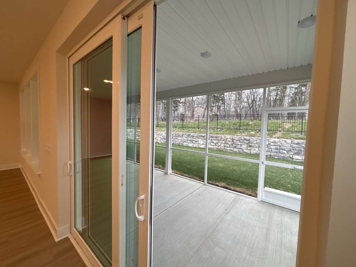 Oversized & Screened Patio