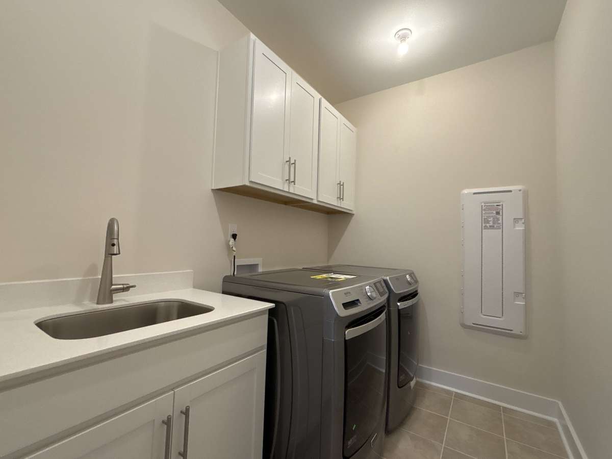 Luxury Laundry Suite is ready w/Appliances!!