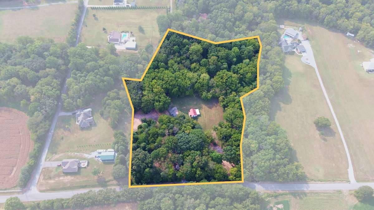 Lot lines in listing photos are for marketing purposes only.