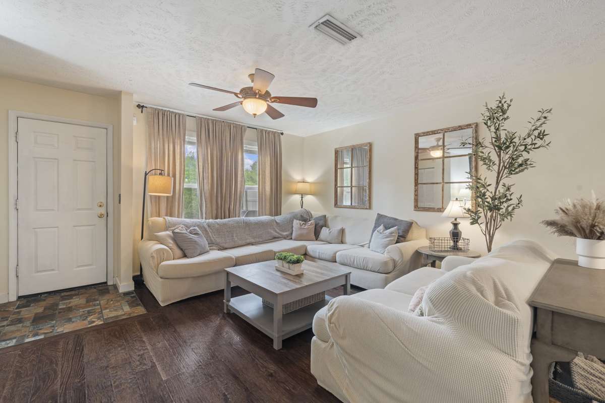 The large living space is offers a a crisp and relaxing feel with the light and airy color scheme.