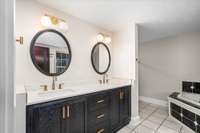 PRIMARY BATHROOM SUITE