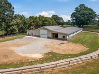 Welcome to the cutest little horse farm in Giles County