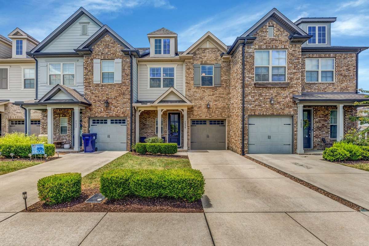 Welcome to 2636 Wellesley Square Drive