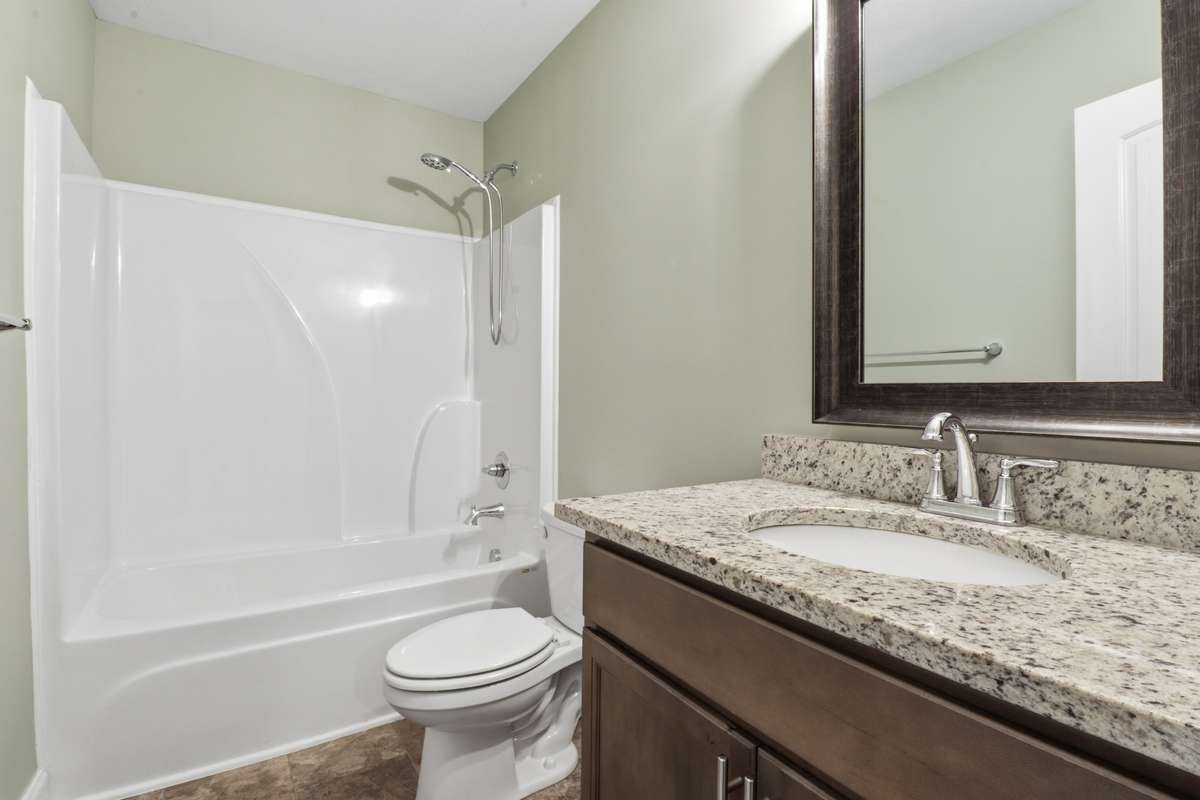 Upstairs hallway full bathroom
