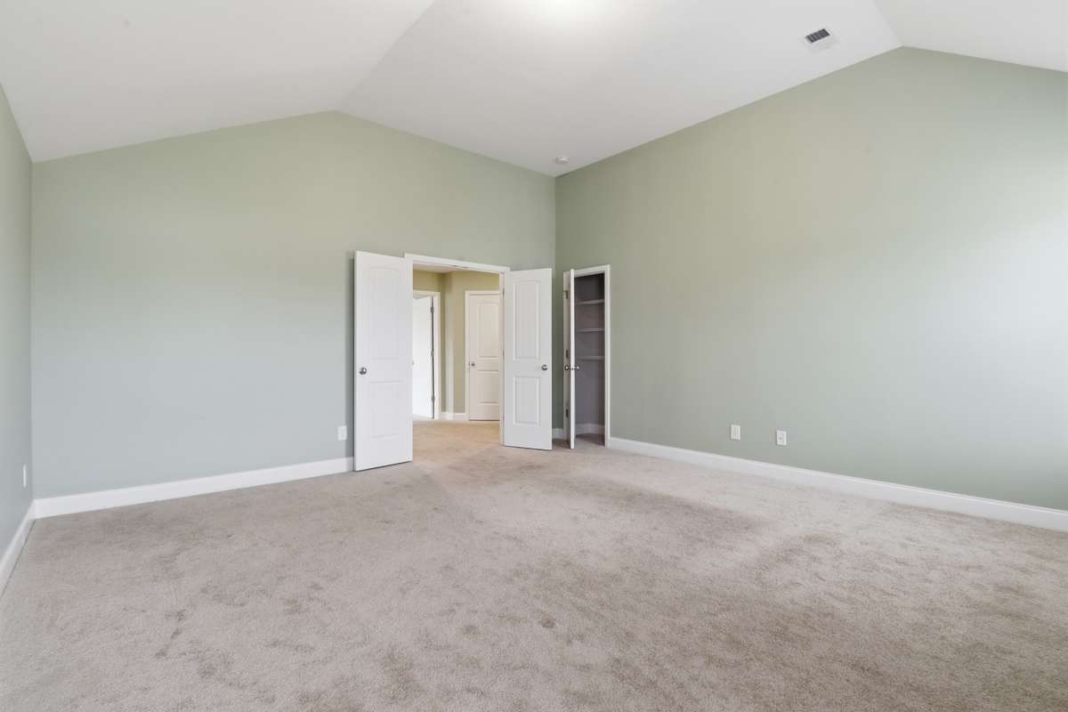 Bonus room w/small closet