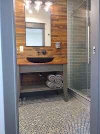 Studio: Bathroom. professional pictures and layout coming soon.