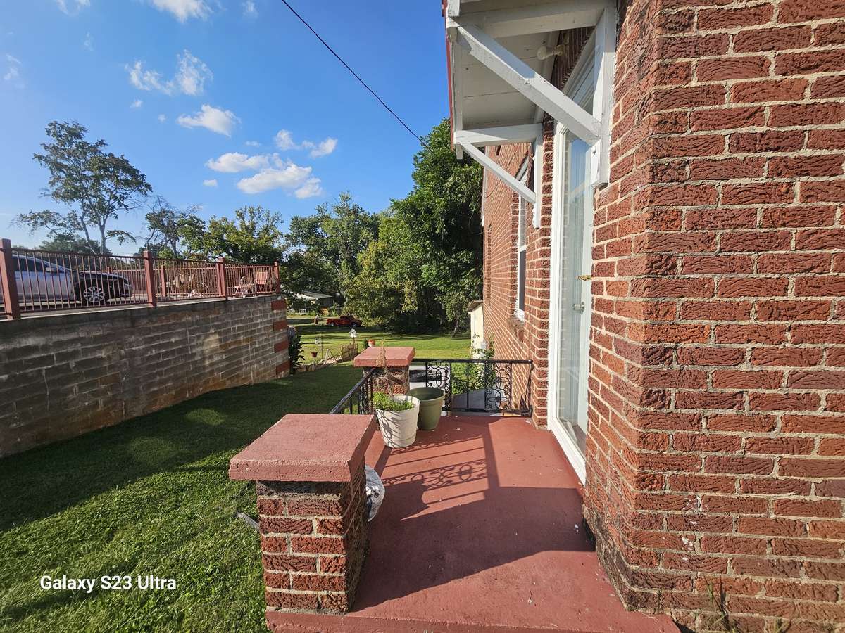 Patio on side with separate entrance
