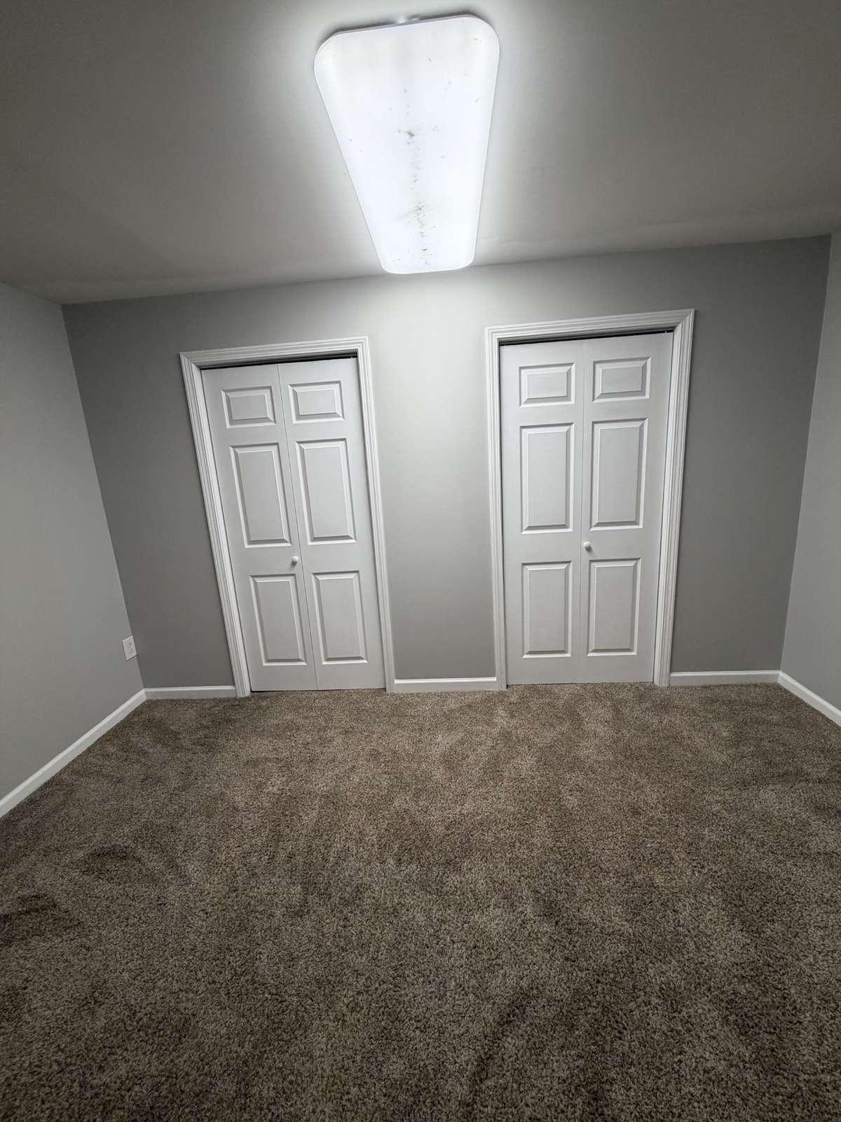 Spacious 4th bedroom in basement .2 extra large closets .