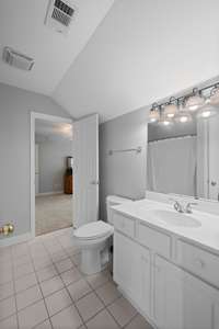 Upstairs full bath in bedroom 4